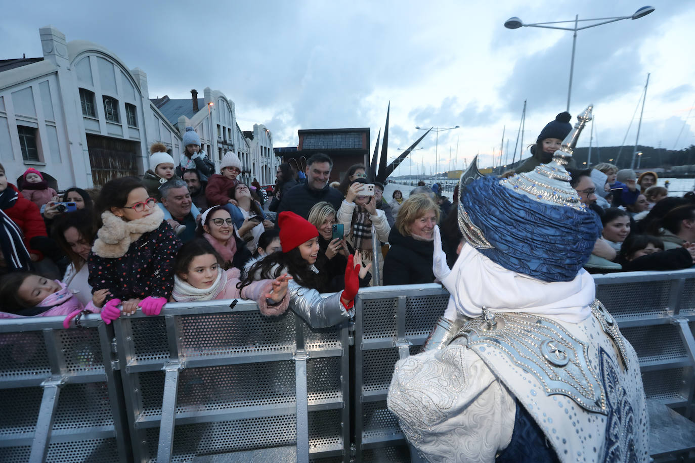 Todas las fotos de la cabalgata de los Reyes Magos en Avilés