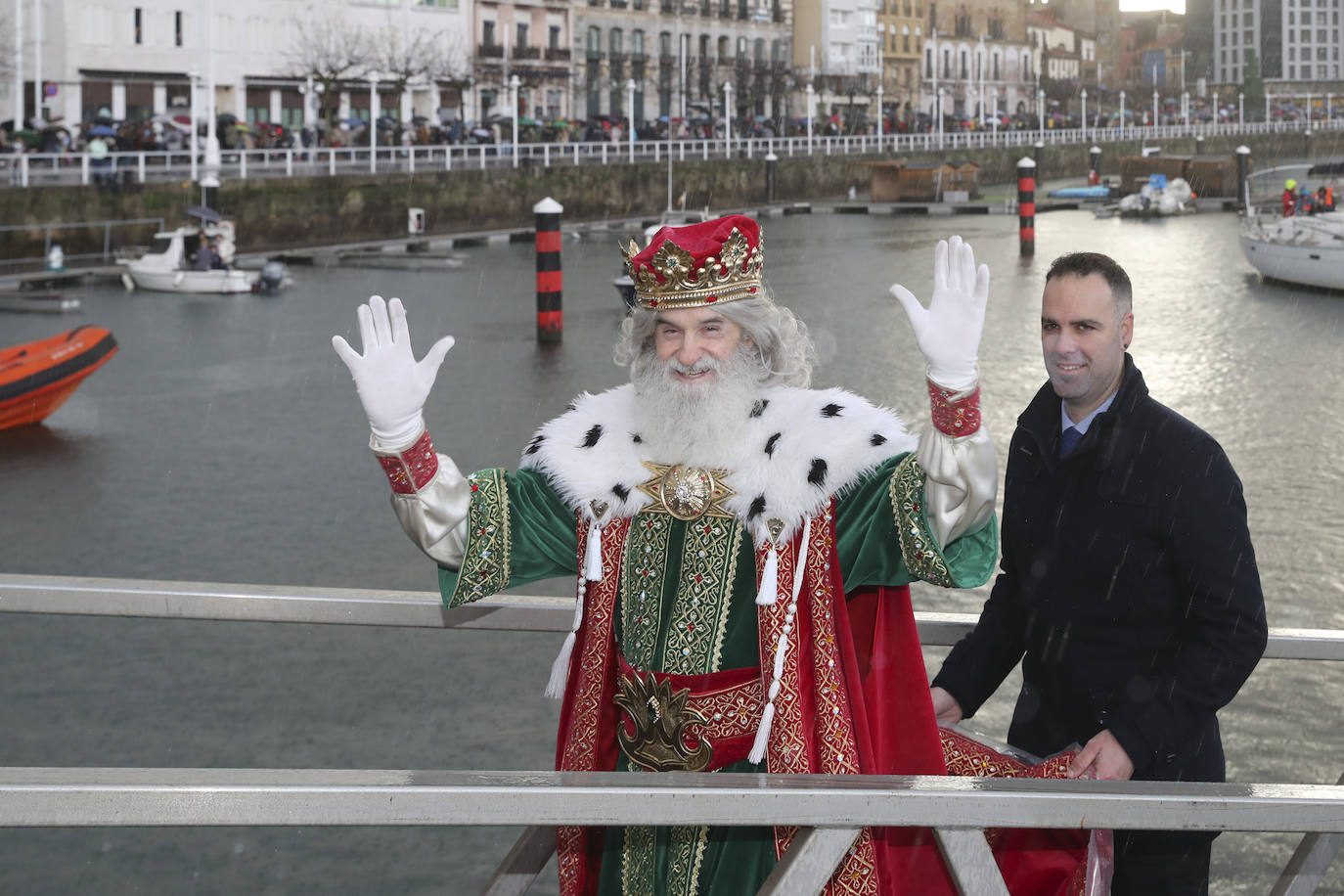 Desembarco de ilusión en Gijón con la llegada de los Reyes Magos