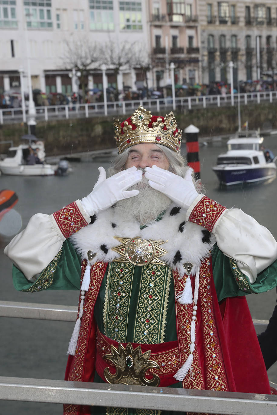 Desembarco de ilusión en Gijón con la llegada de los Reyes Magos