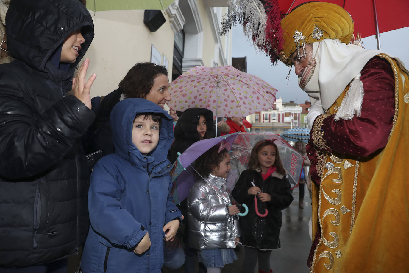 Desembarco de ilusión en Gijón con la llegada de los Reyes Magos