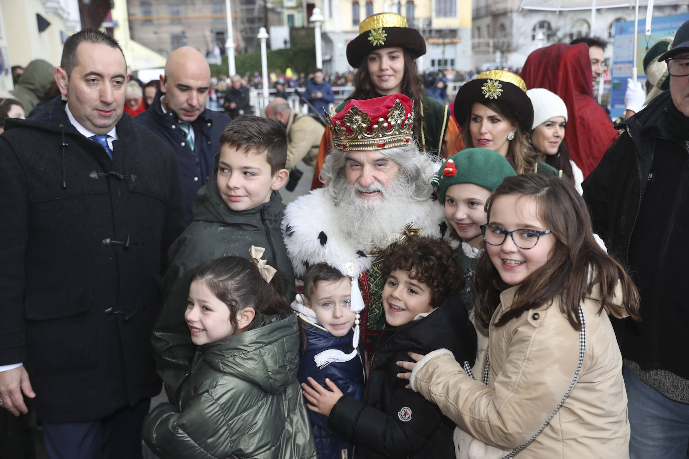 Desembarco de ilusión en Gijón con la llegada de los Reyes Magos
