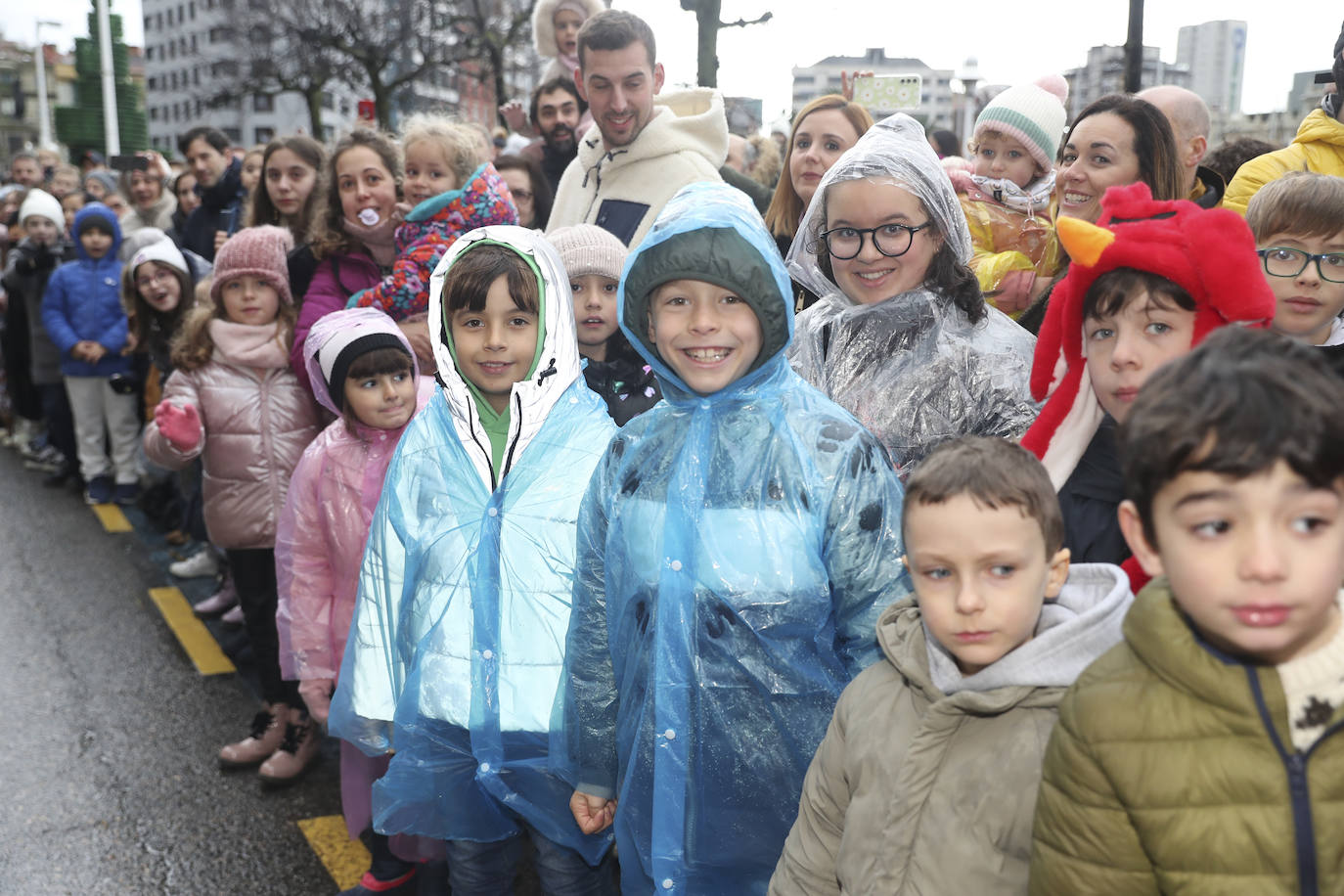 Desembarco de ilusión en Gijón con la llegada de los Reyes Magos
