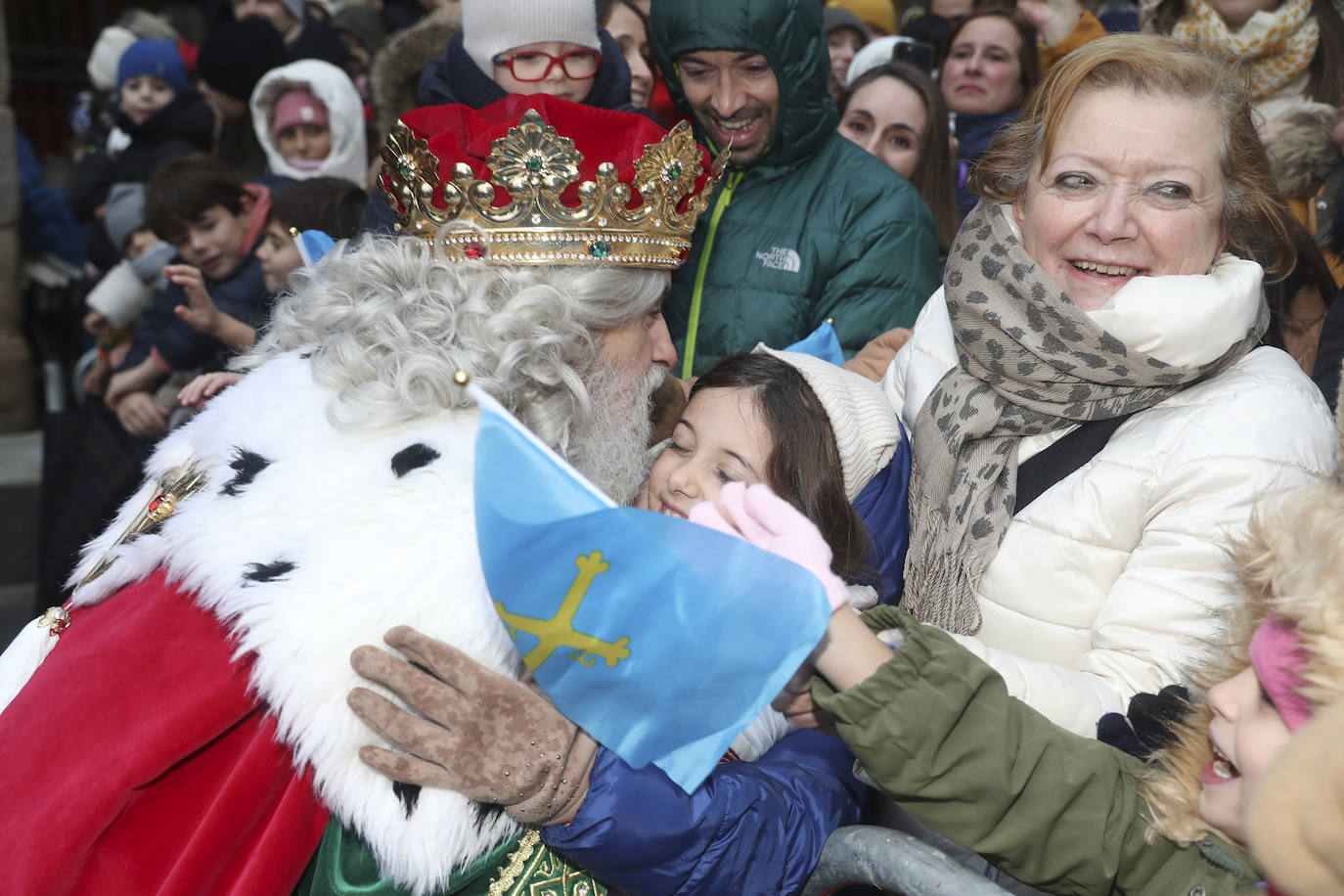 Desembarco de ilusión en Gijón con la llegada de los Reyes Magos