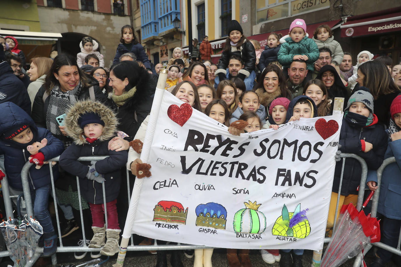 Desembarco de ilusión en Gijón con la llegada de los Reyes Magos
