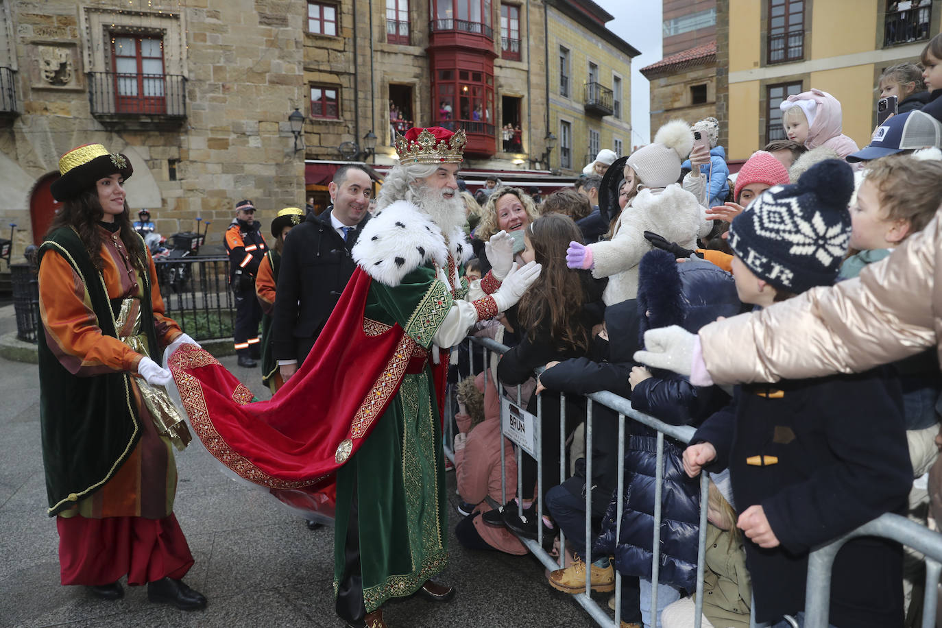 Desembarco de ilusión en Gijón con la llegada de los Reyes Magos