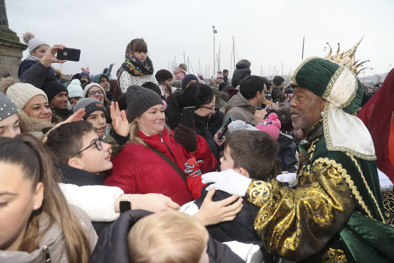 Desembarco de ilusión en Gijón con la llegada de los Reyes Magos