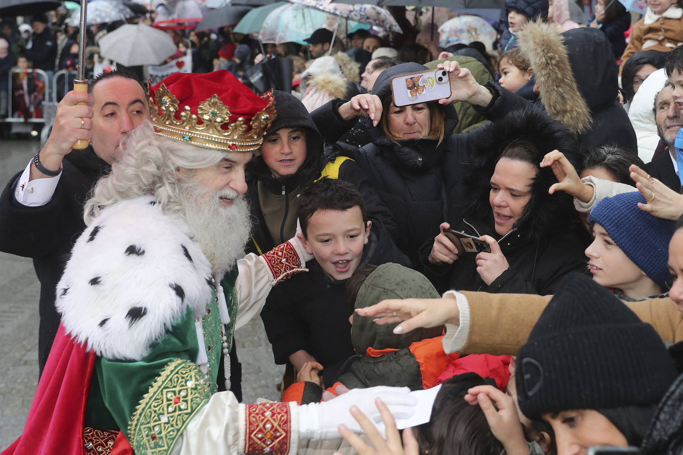 Desembarco de ilusión en Gijón con la llegada de los Reyes Magos
