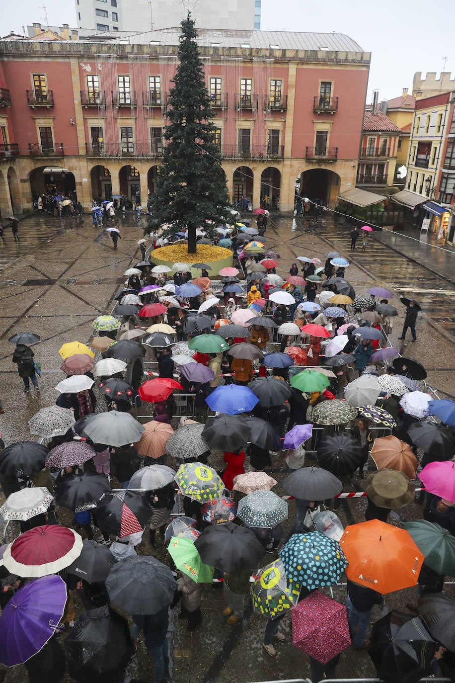 Desembarco de ilusión en Gijón con la llegada de los Reyes Magos