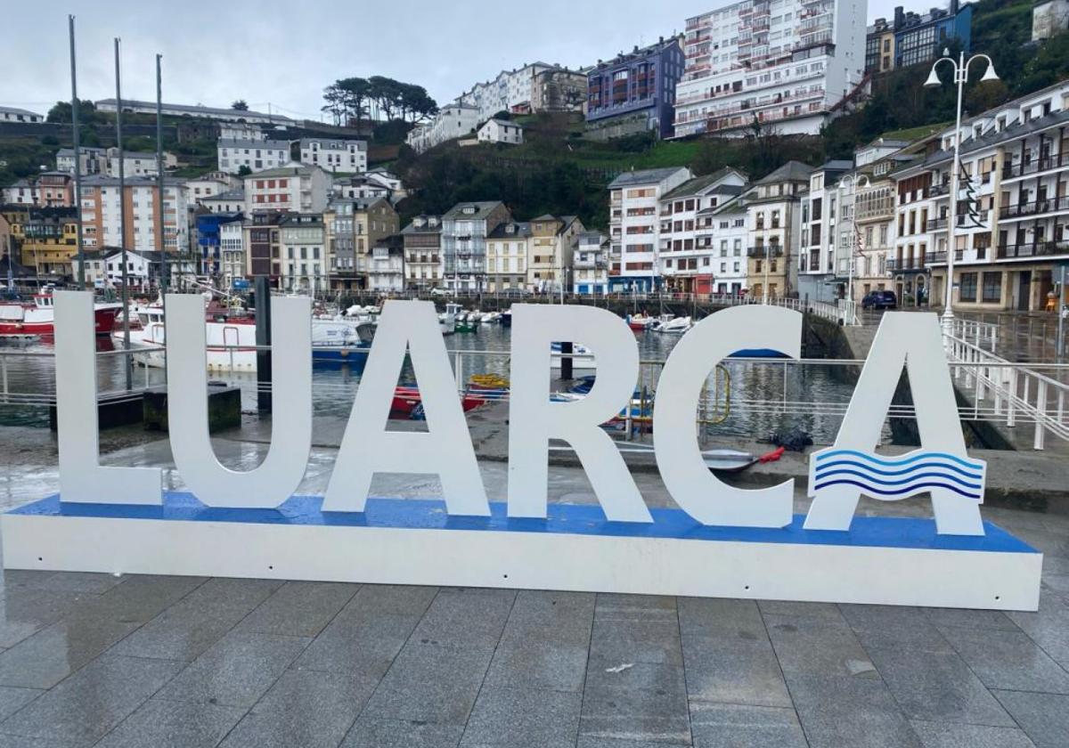 Una imagen del puerto de Luarca.