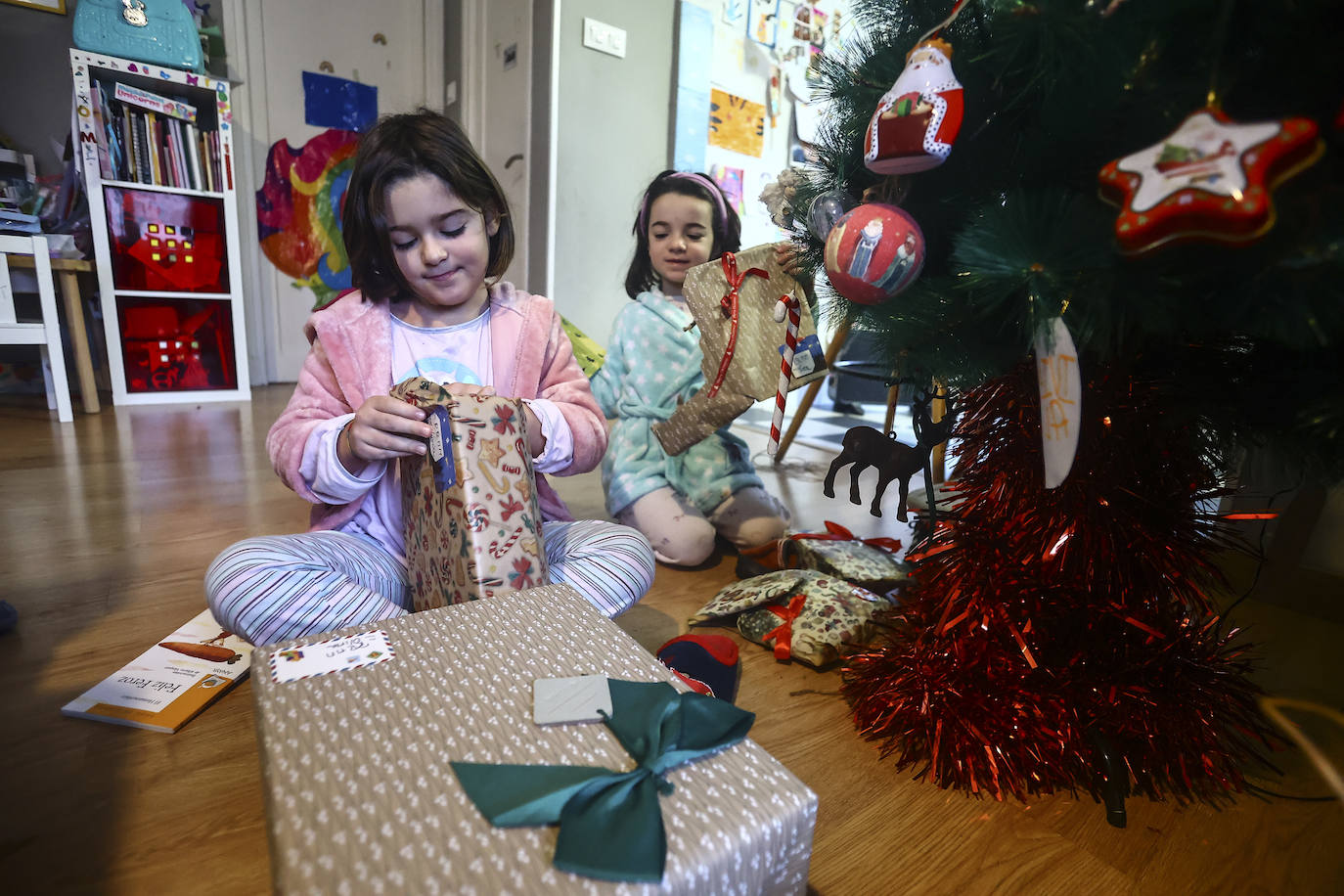 Una mañana de Reyes cargada de ilusión y de regalos en Asturias