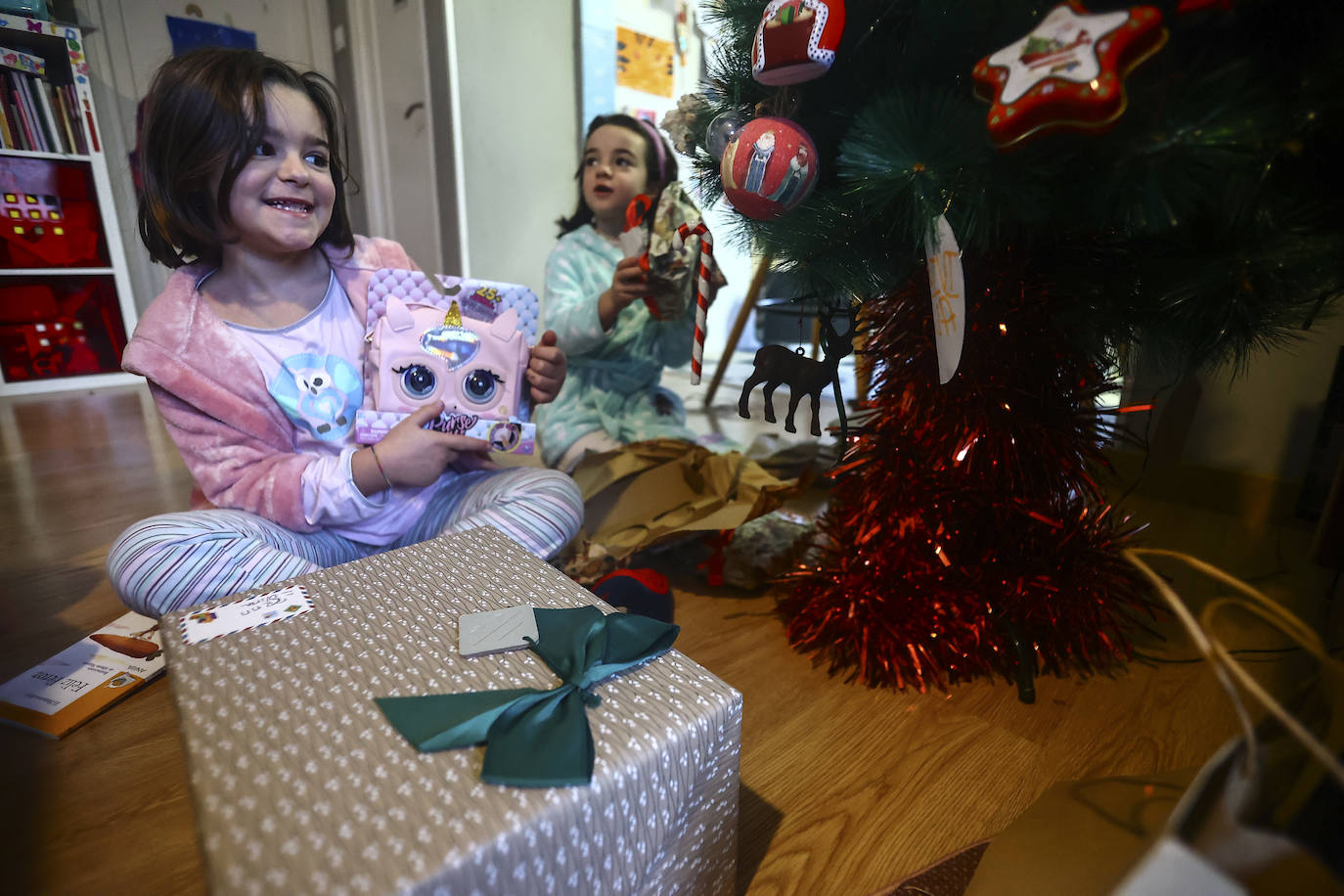 Una mañana de Reyes cargada de ilusión y de regalos en Asturias