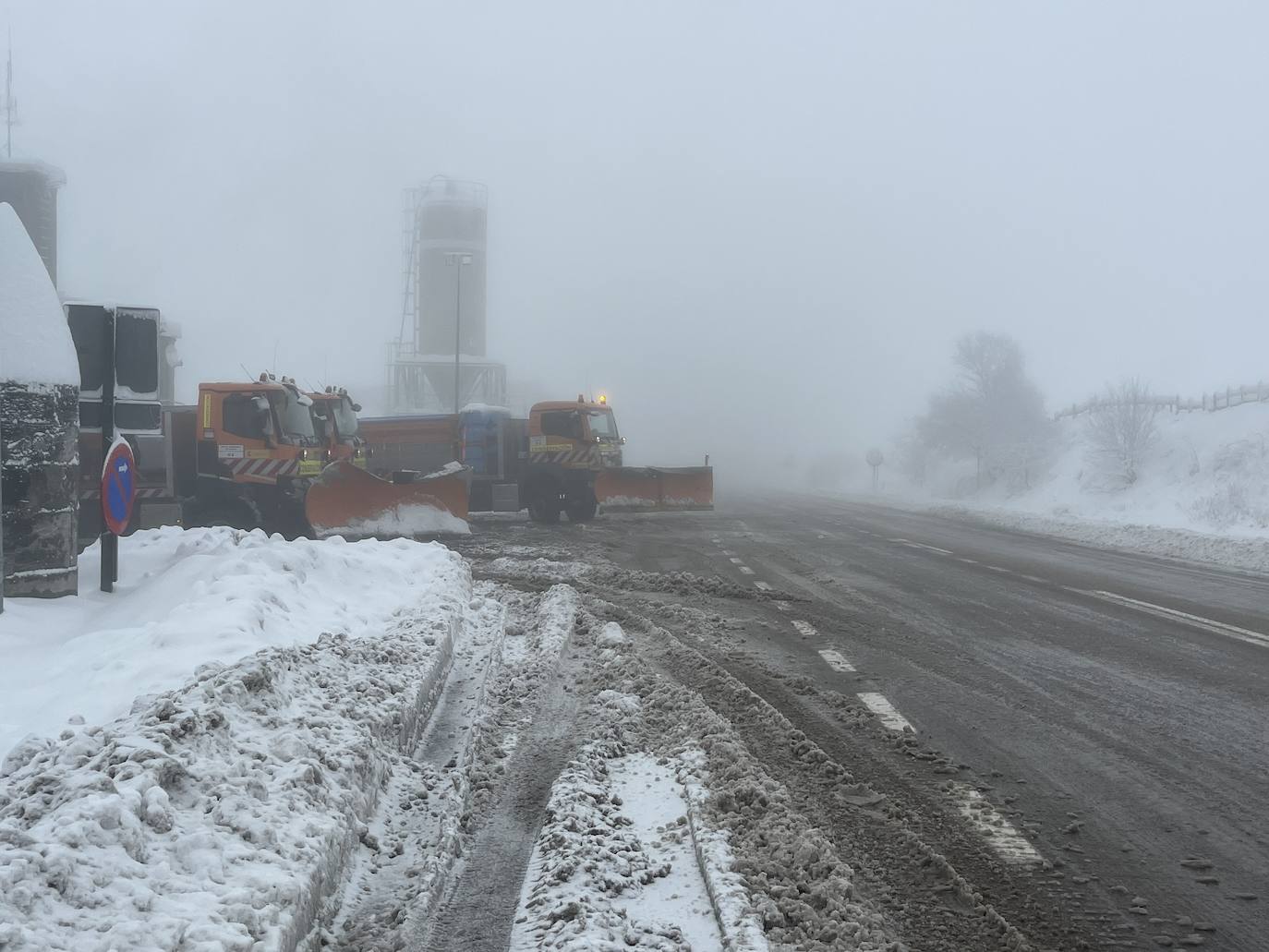 Alerta de frío en Asturias: un manto de nieve cubre el paisaje asturiano