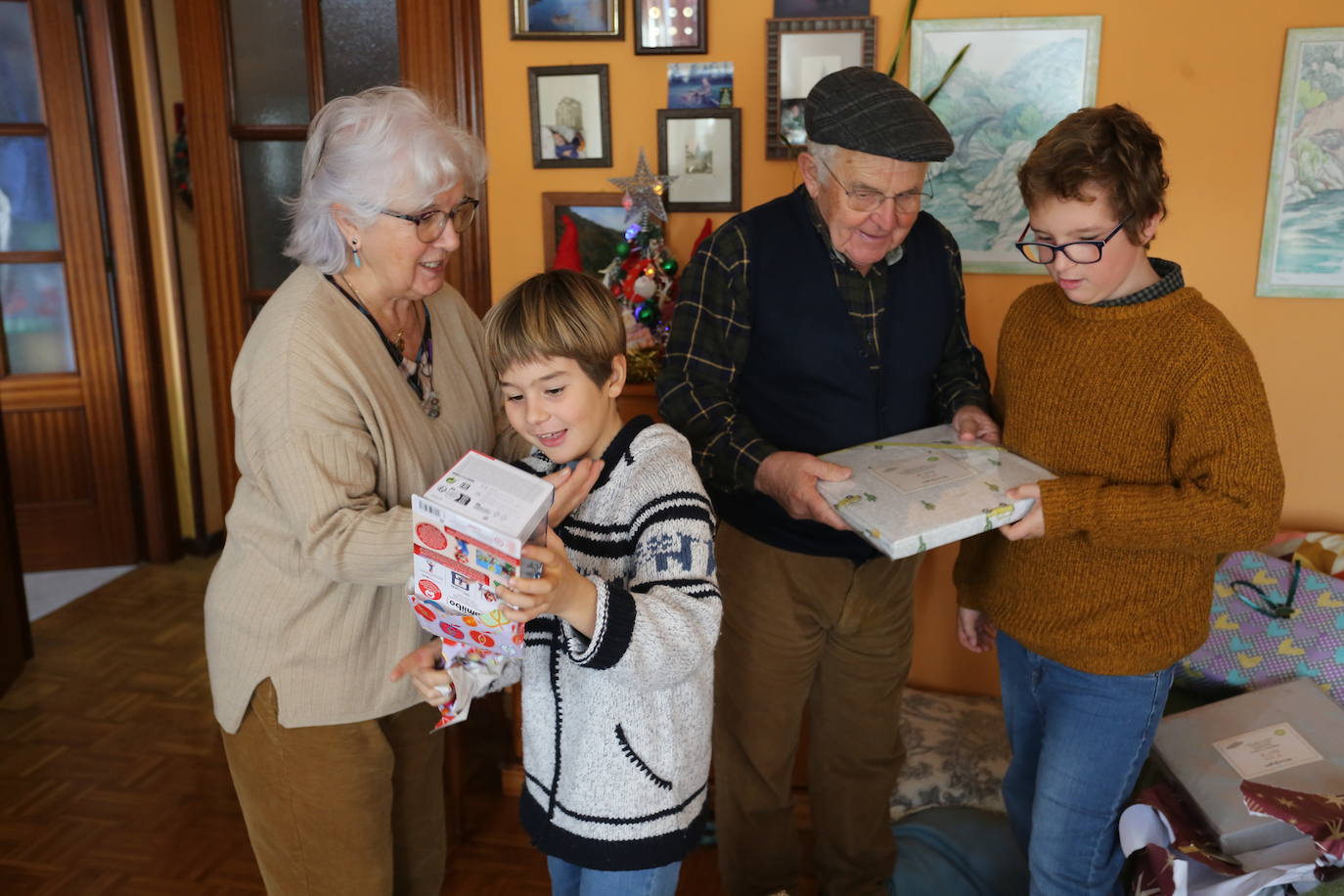 Una mañana de Reyes cargada de ilusión y de regalos en Asturias