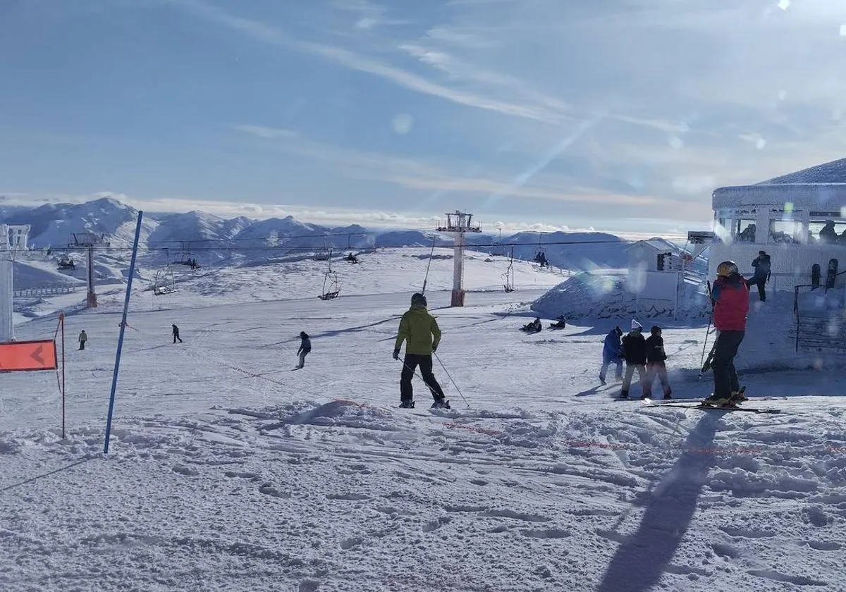 Diez planes para disfrutar en familia de la nieve en Asturias (y sin tener  que ir al fin del mundo) - La Nueva España