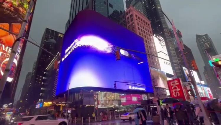 La peña La Villa de Quini proyecta un vídeo del Sporting en Times Square