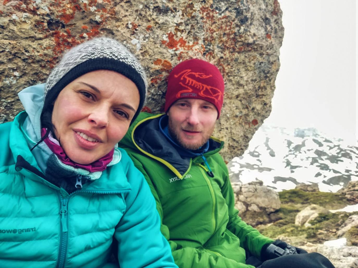 Natalia y Aitor: ella está poniendo en marcha un futuro albbergue de montaña y él es el alma mater y el capitán del proyecto de «rutas por caminos olvidados» que conforma AsturiasXabaz