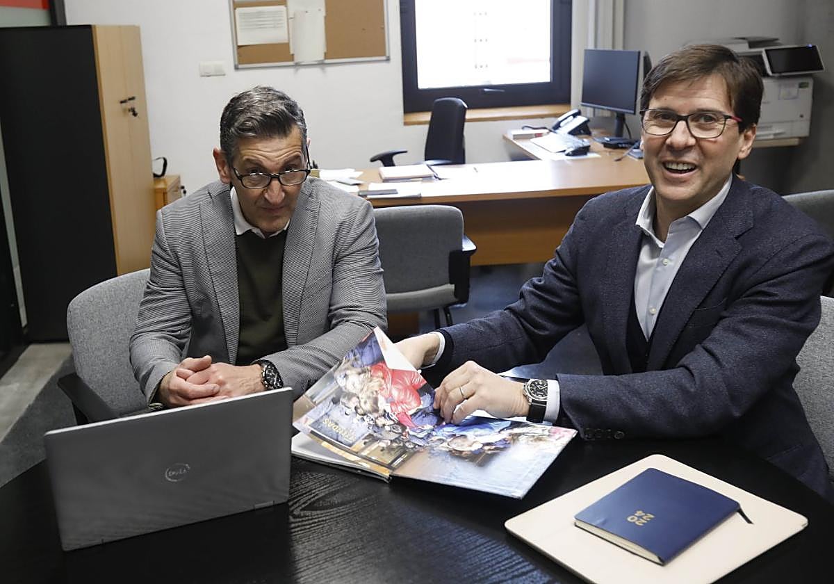 Jorge Pañeda y Alfonso Noáin, director del Museo del Deporte.