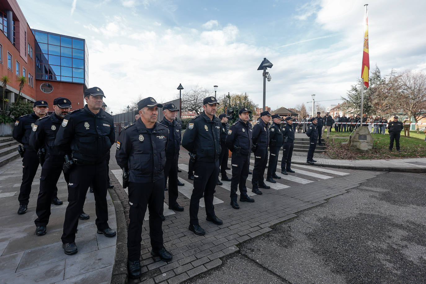 Gijón rinde homenaje a la Policía Nacional en su 200 aniversario