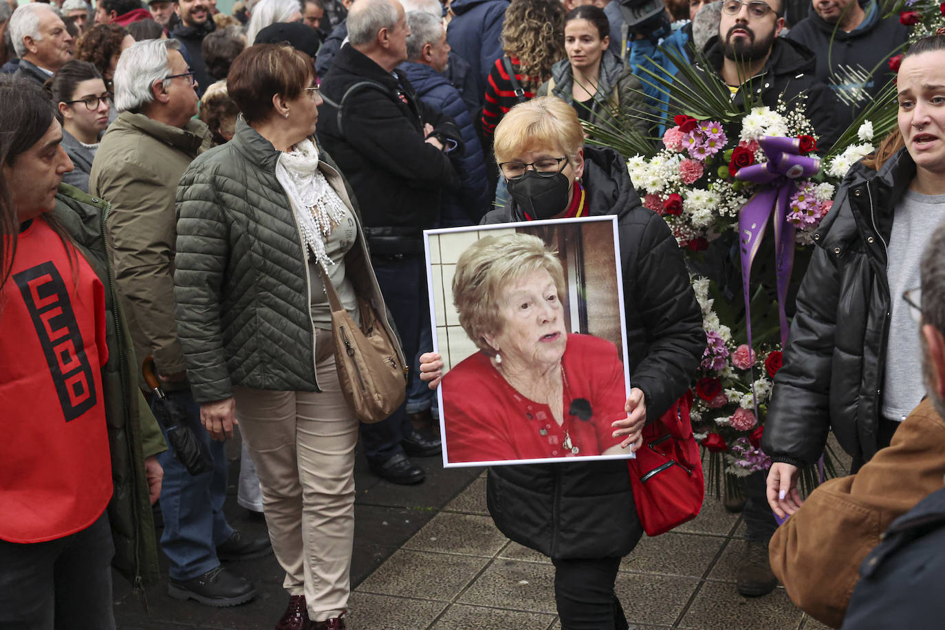 Multitudinario y emotivo adiós a Anita Sirgo, referente de la lucha obrera