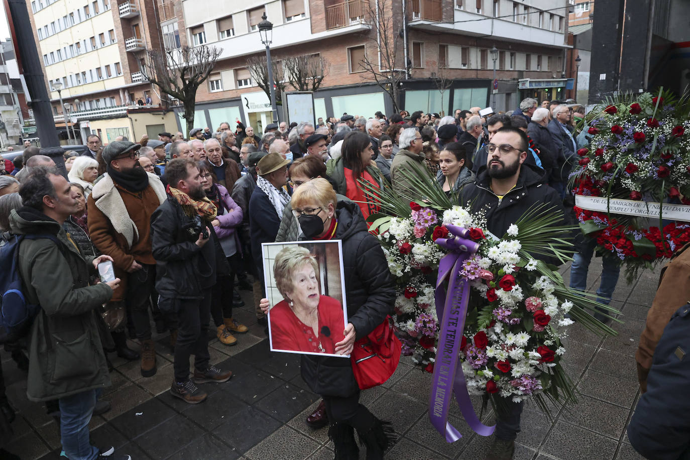 Multitudinario y emotivo adiós a Anita Sirgo, referente de la lucha obrera
