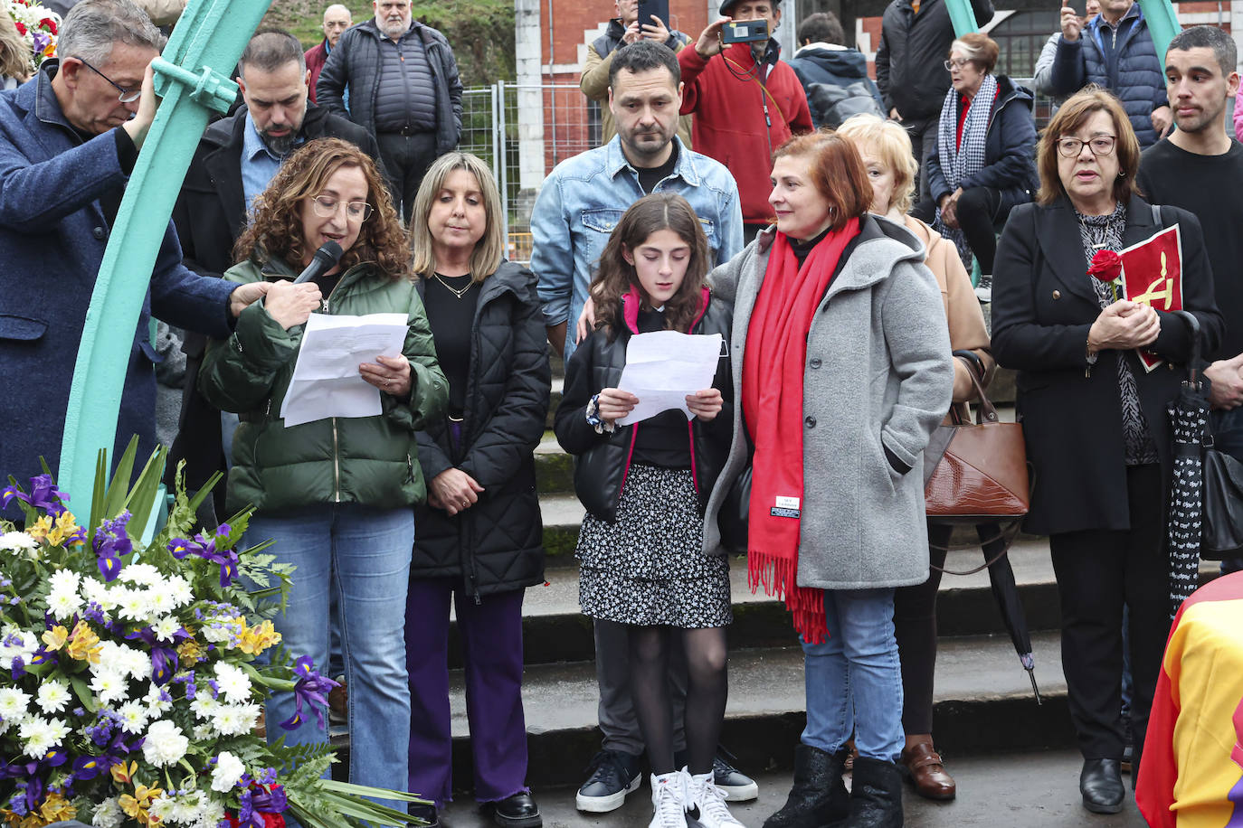 Multitudinario y emotivo adiós a Anita Sirgo, referente de la lucha obrera