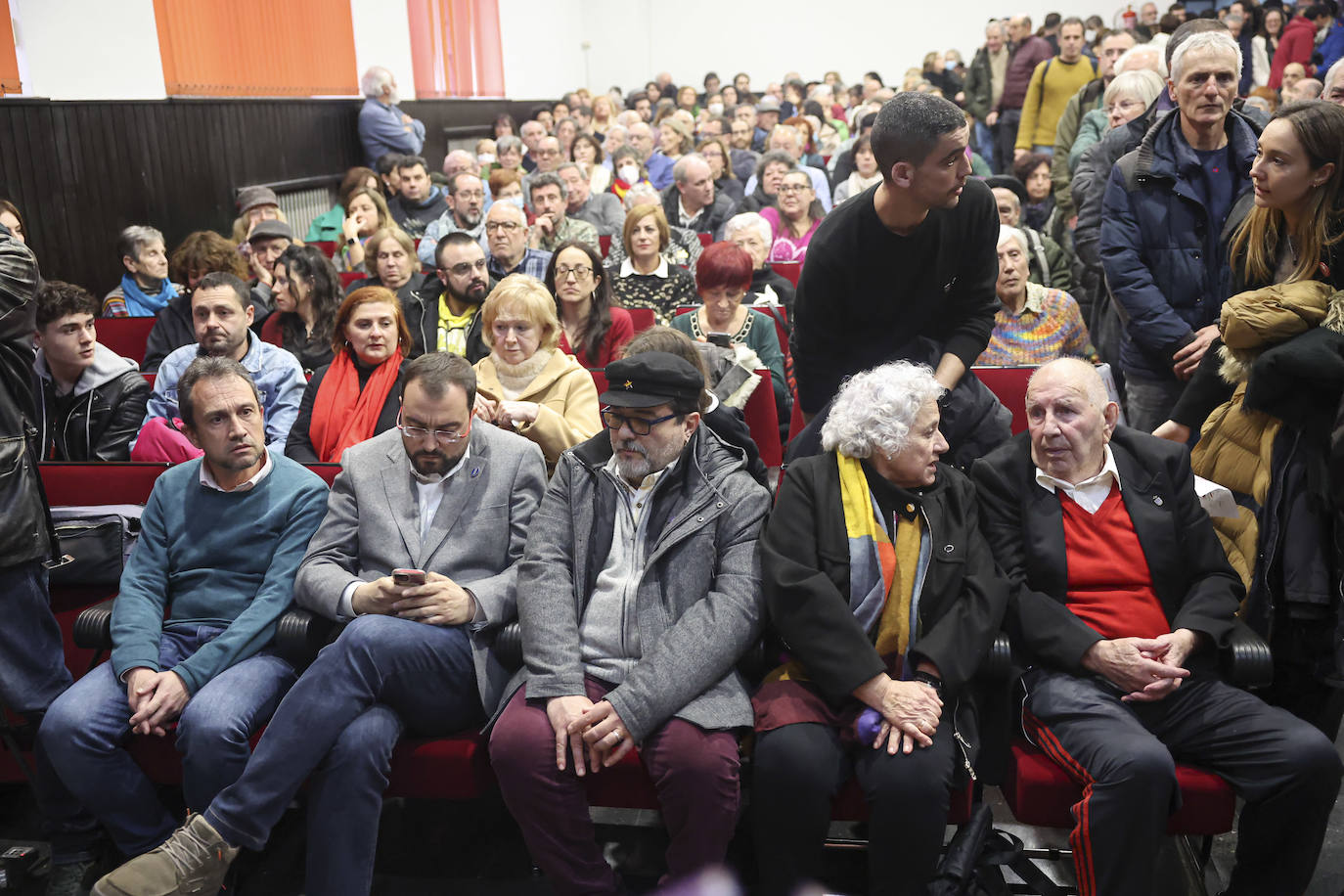 Multitudinario y emotivo adiós a Anita Sirgo, referente de la lucha obrera
