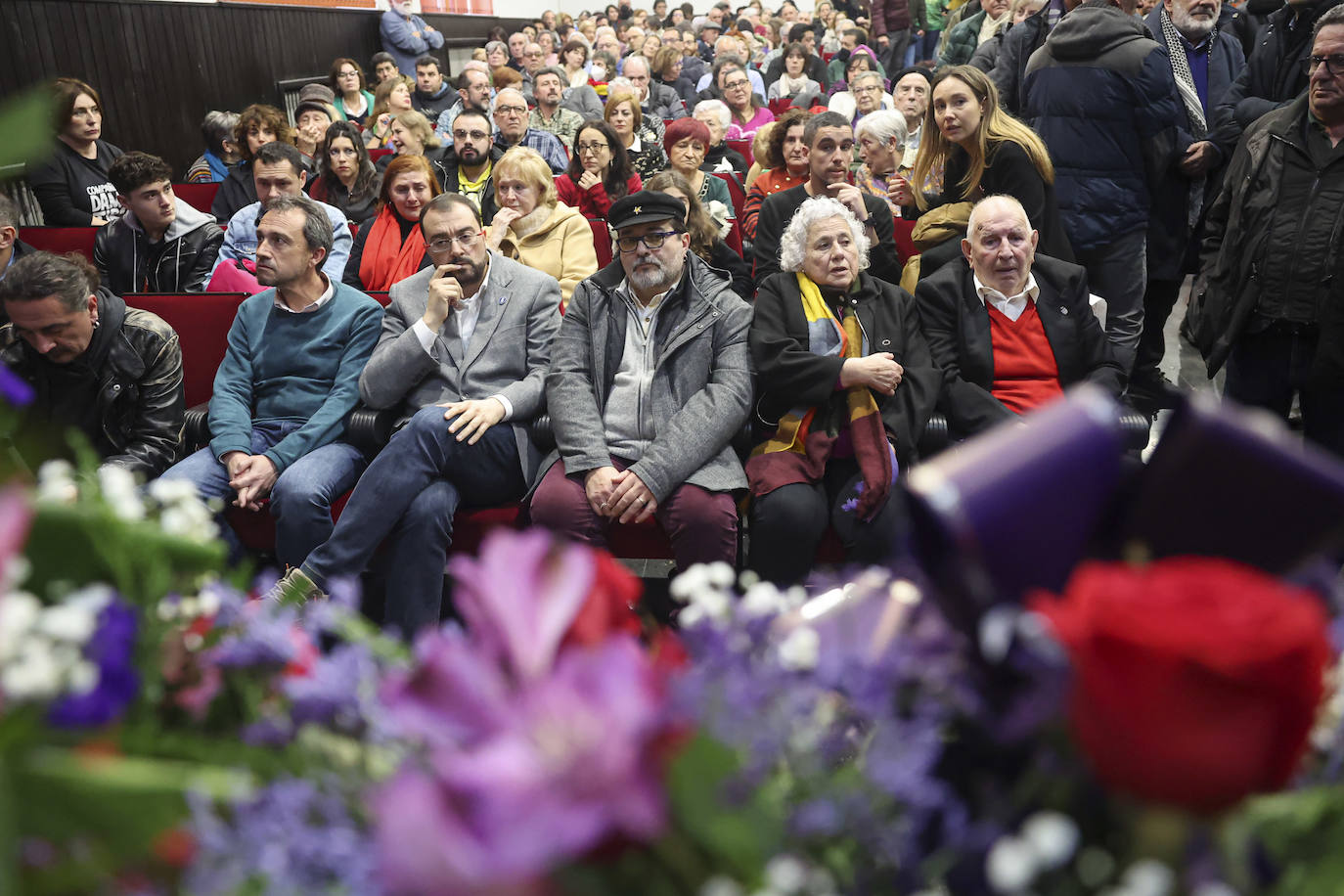 Multitudinario y emotivo adiós a Anita Sirgo, referente de la lucha obrera