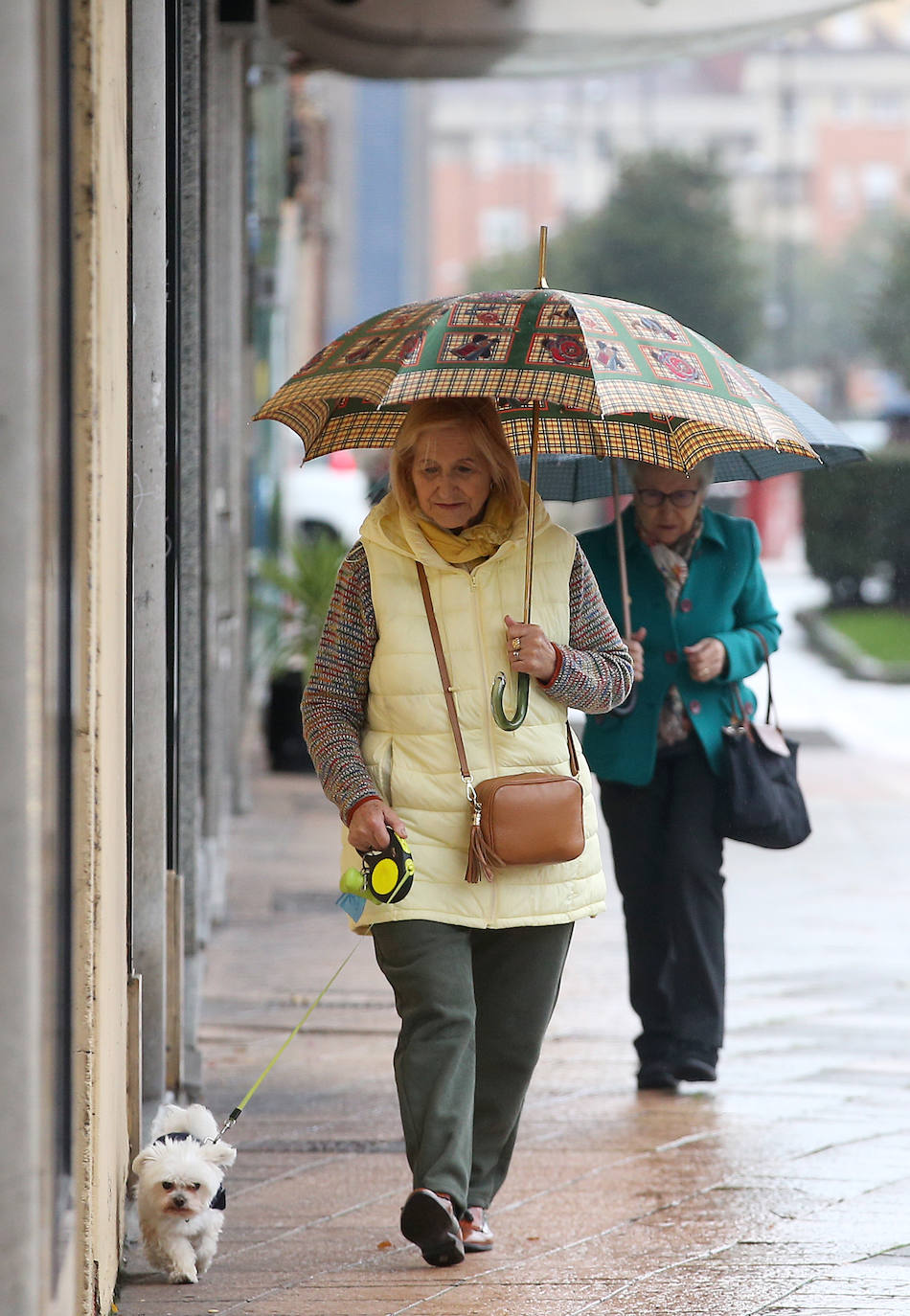 La borrasca &#039;Irene&#039; llena de paraguas Asturias