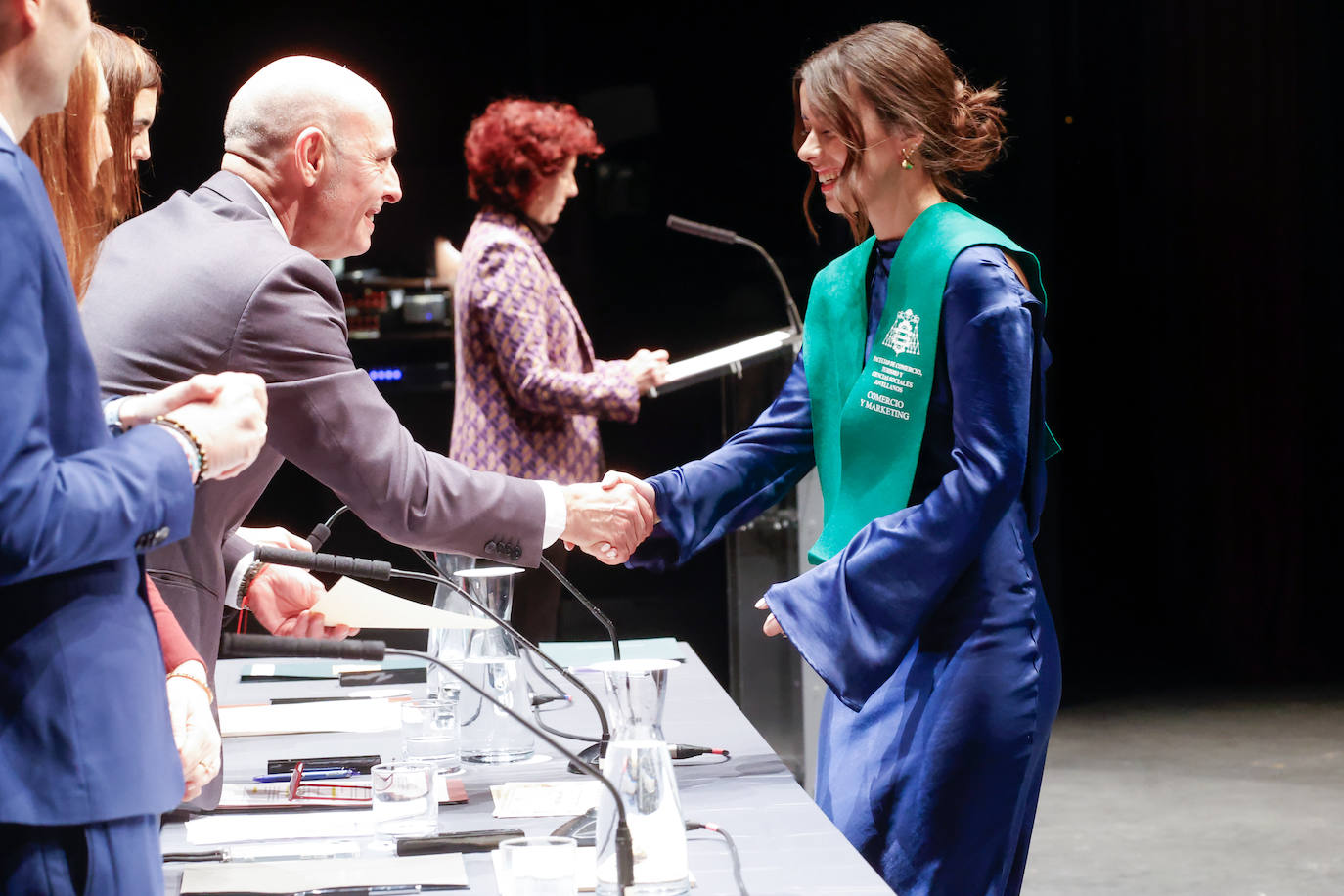 Todas las fotos de la graduación en la Facultad Jovellanos