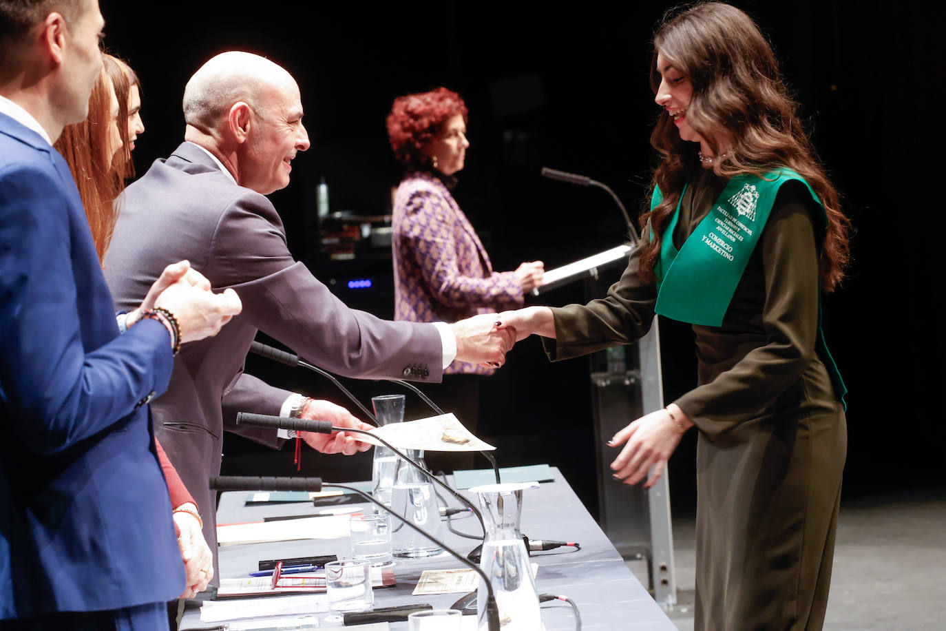 Todas las fotos de la graduación en la Facultad Jovellanos