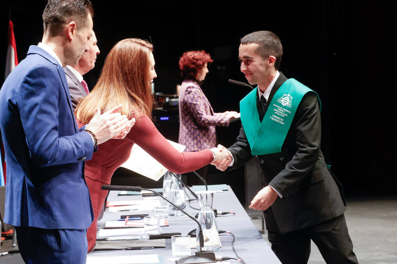 Todas las fotos de la graduación en la Facultad Jovellanos