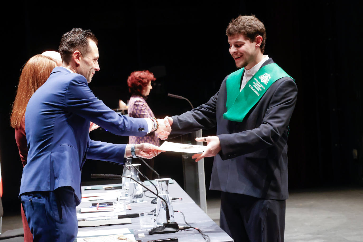 Todas las fotos de la graduación en la Facultad Jovellanos