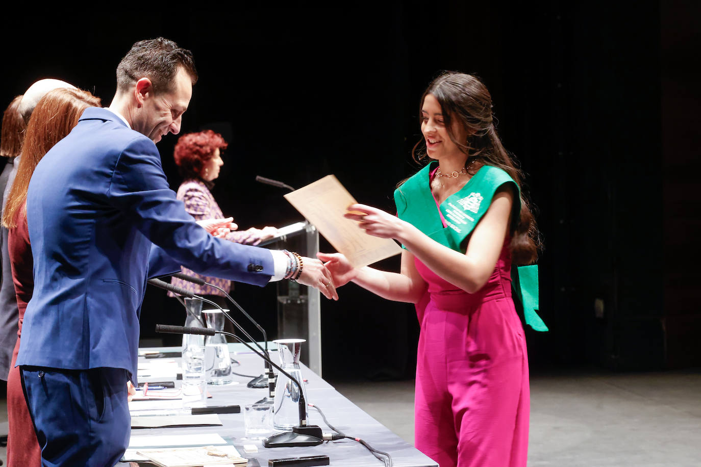 Todas las fotos de la graduación en la Facultad Jovellanos