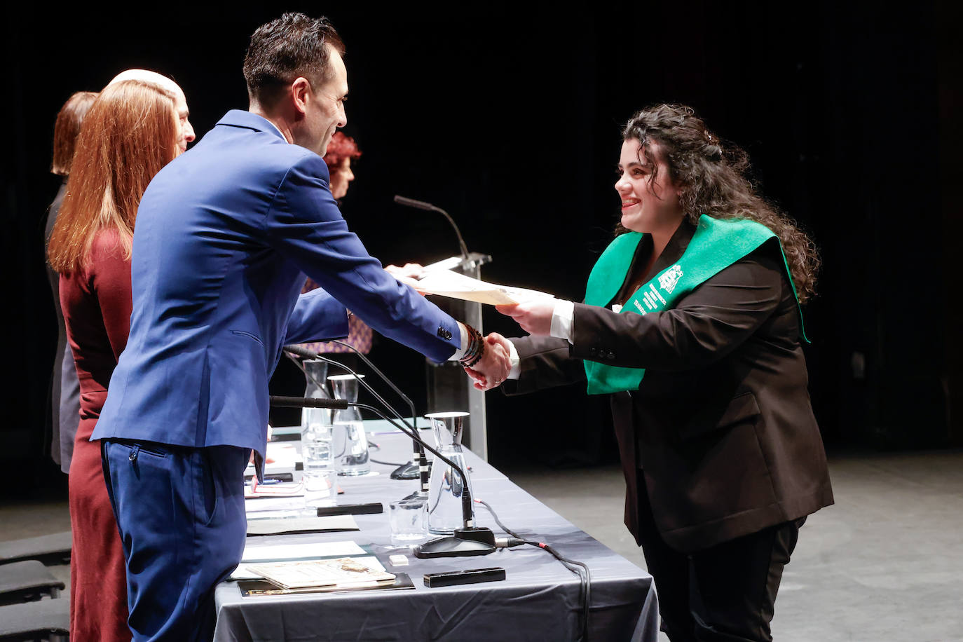 Todas las fotos de la graduación en la Facultad Jovellanos