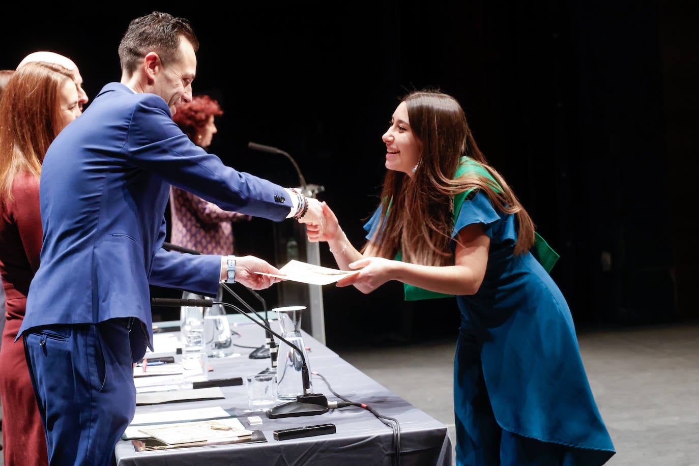 Todas las fotos de la graduación en la Facultad Jovellanos