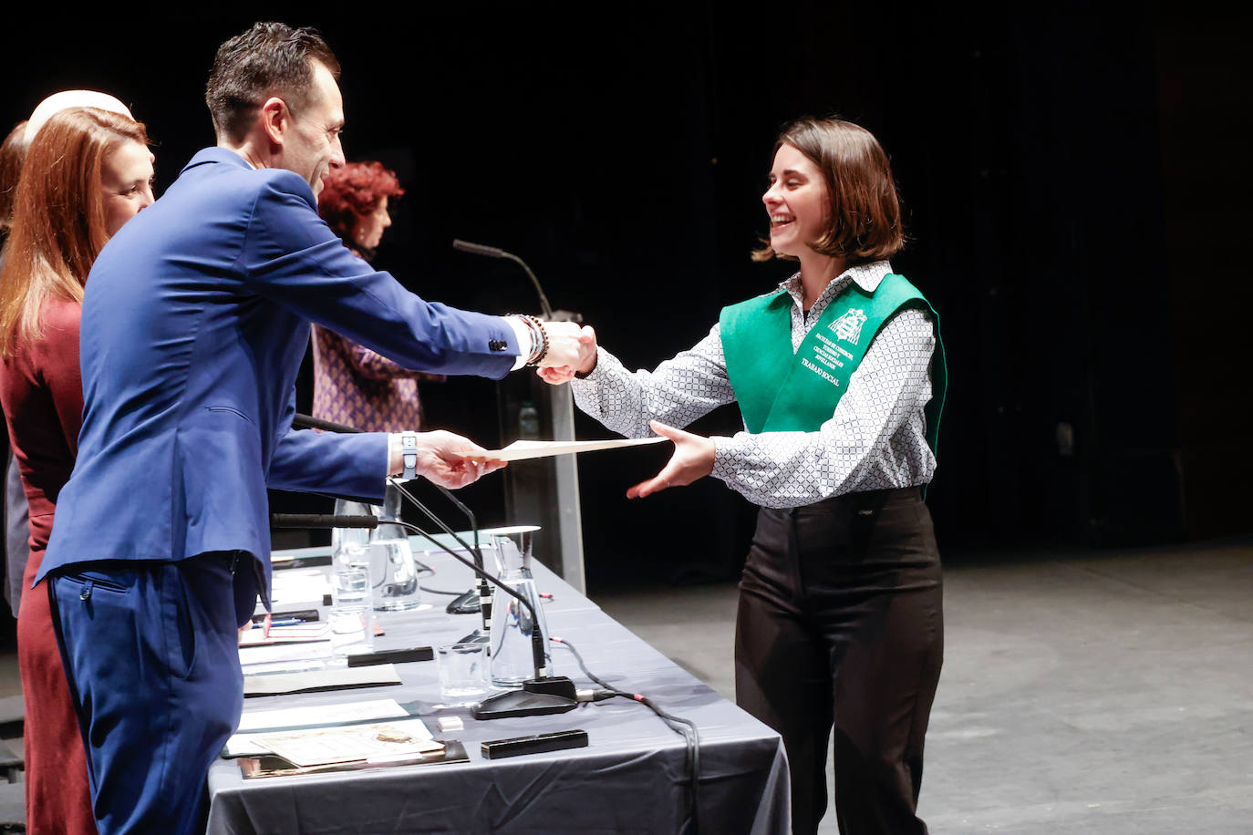 Todas las fotos de la graduación en la Facultad Jovellanos