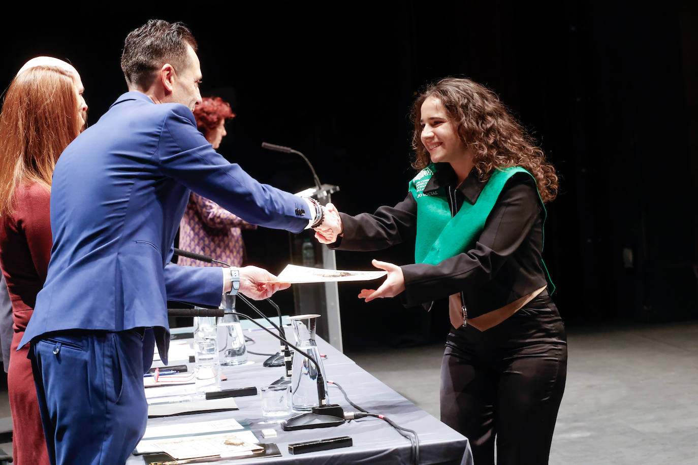 Todas las fotos de la graduación en la Facultad Jovellanos