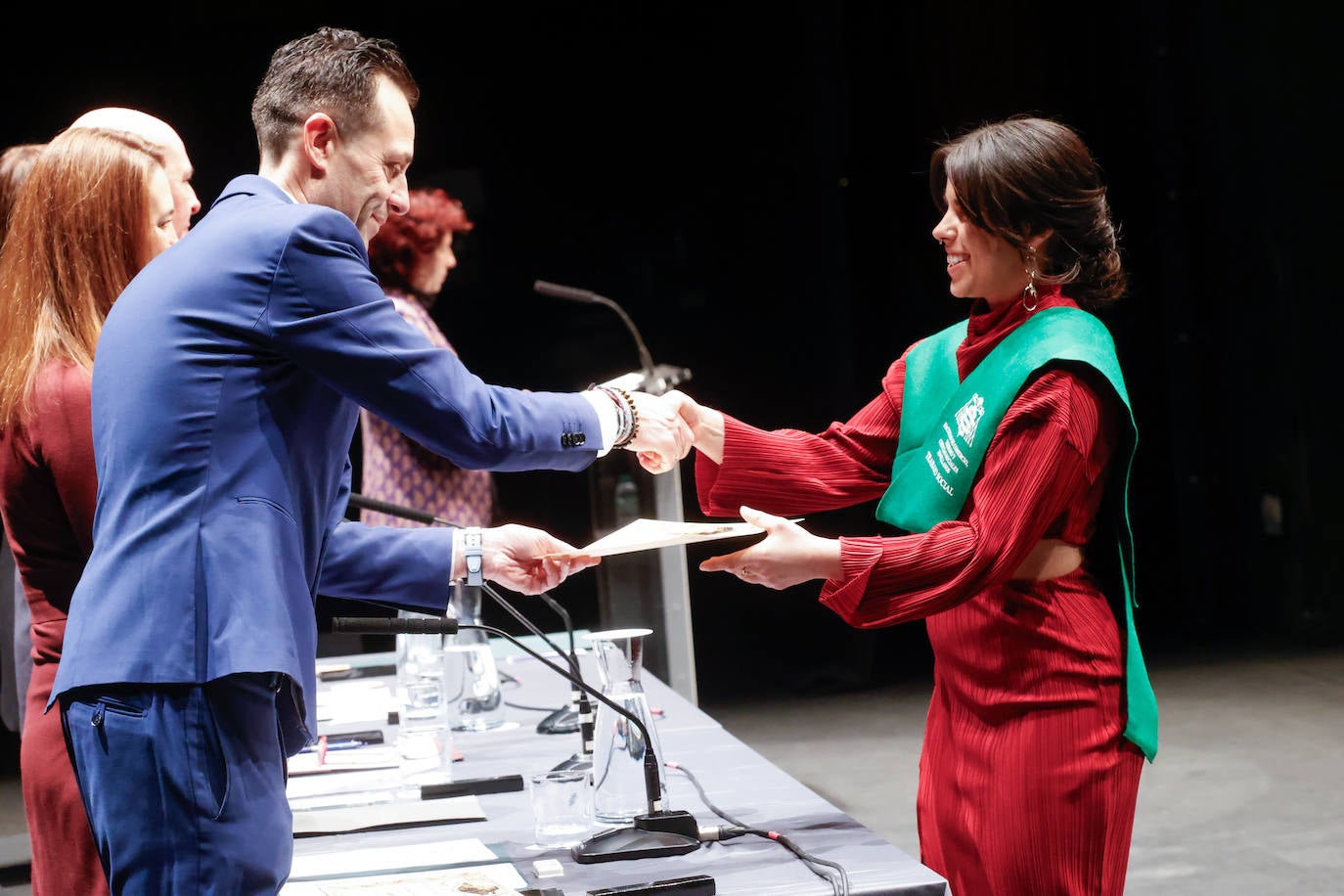 Todas las fotos de la graduación en la Facultad Jovellanos