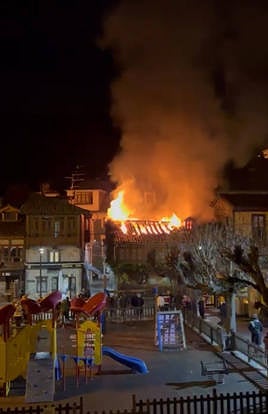 Imagen del incendio en Pola de Lena.