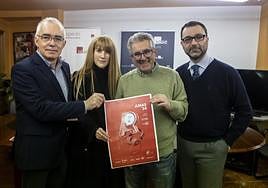 El director de Acción Cultural, Antón García, Lucía Herrera (TPA), David Serna y el concejal de Cultura de Oviedo, José Luis Costillas.