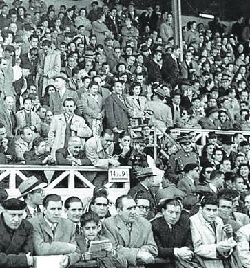 Asistentes a El Molinón, en 1950.