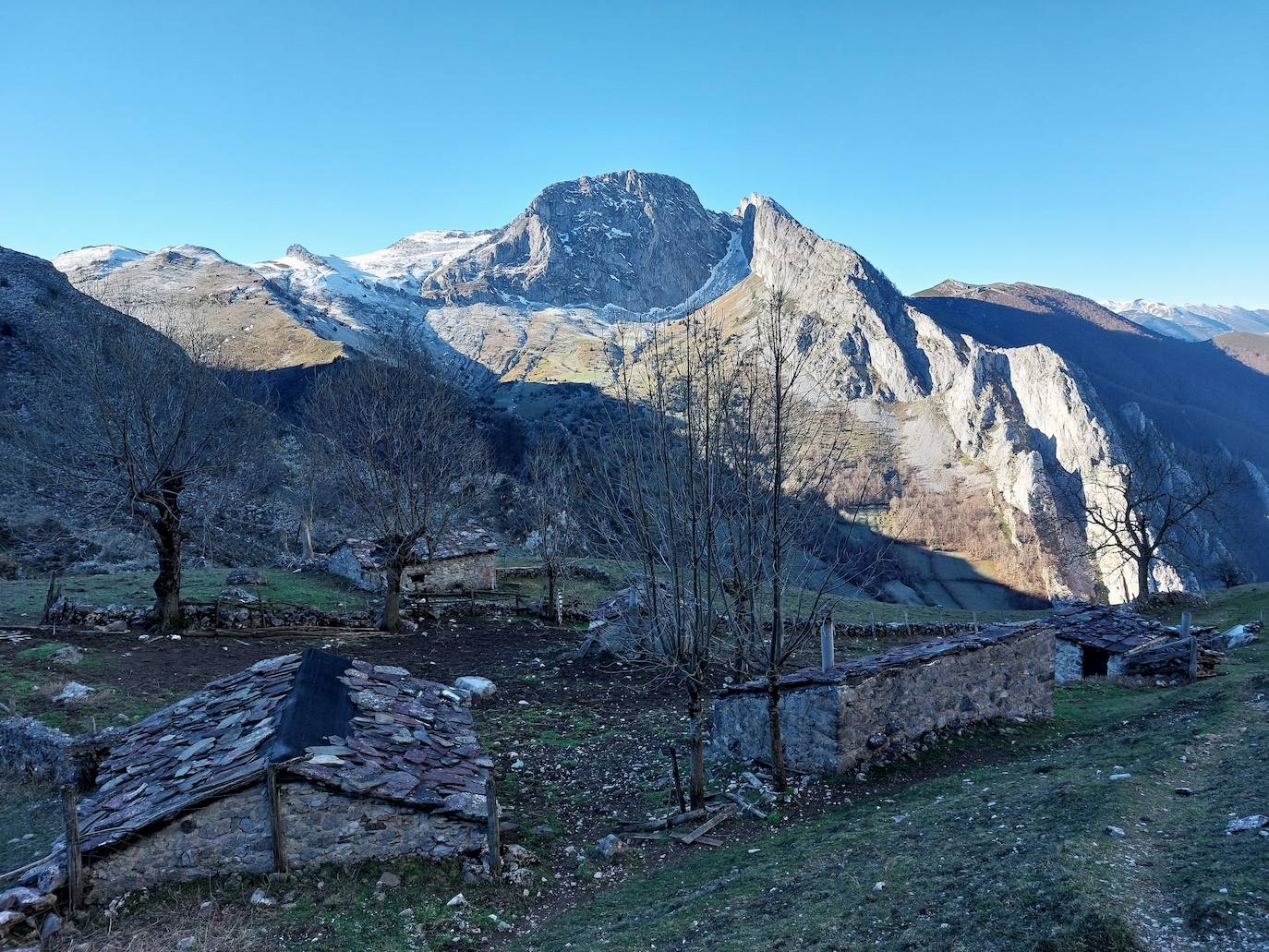 Tres rutas unidas que hacen un recorrido mágico: a las Foces del Pino, Los Pandos y Peña Melera