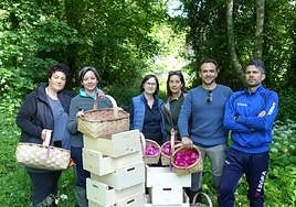 La científica Carmen Martínez junto con su equipo de trabajo.