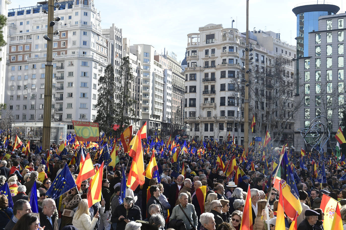 Decenas de asturianos protestan en Madrid contra la ley de amnistía