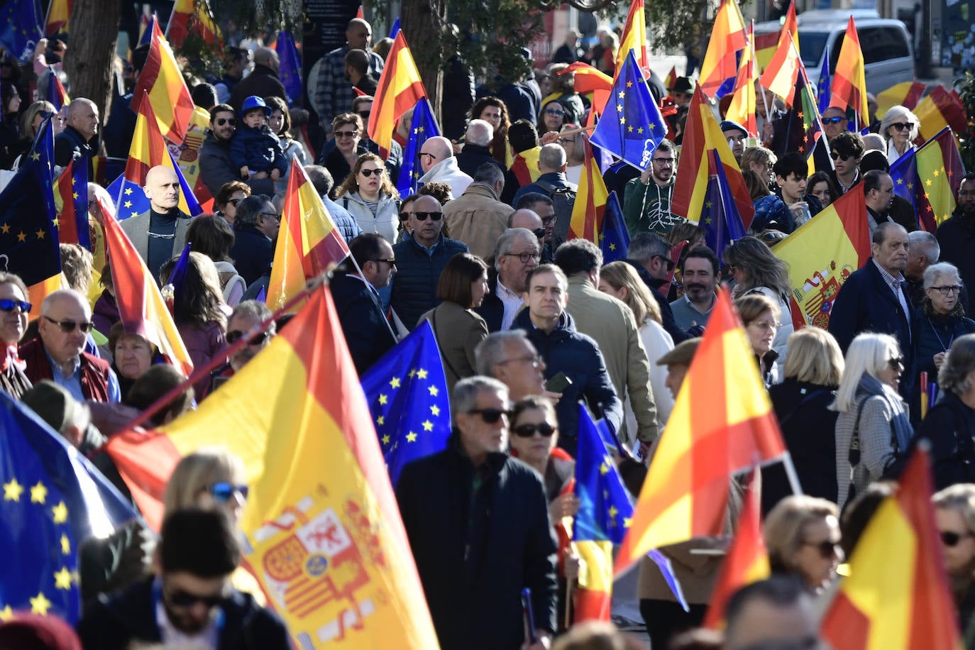 Decenas de asturianos protestan en Madrid contra la ley de amnistía