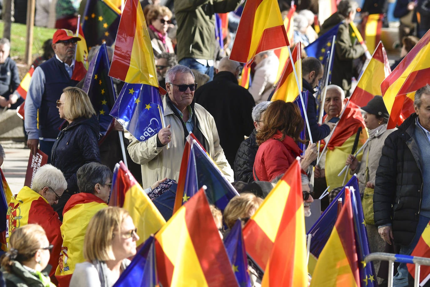 Decenas de asturianos protestan en Madrid contra la ley de amnistía