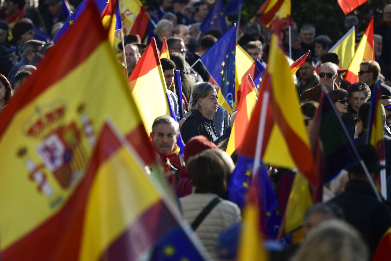 Decenas de asturianos protestan en Madrid contra la ley de amnistía