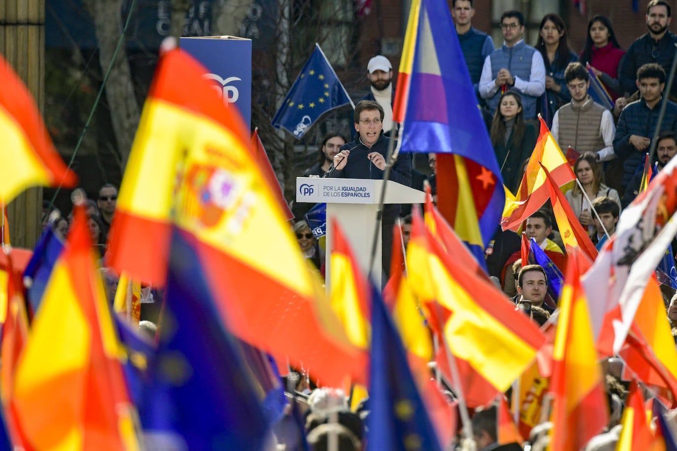 Decenas de asturianos protestan en Madrid contra la ley de amnistía