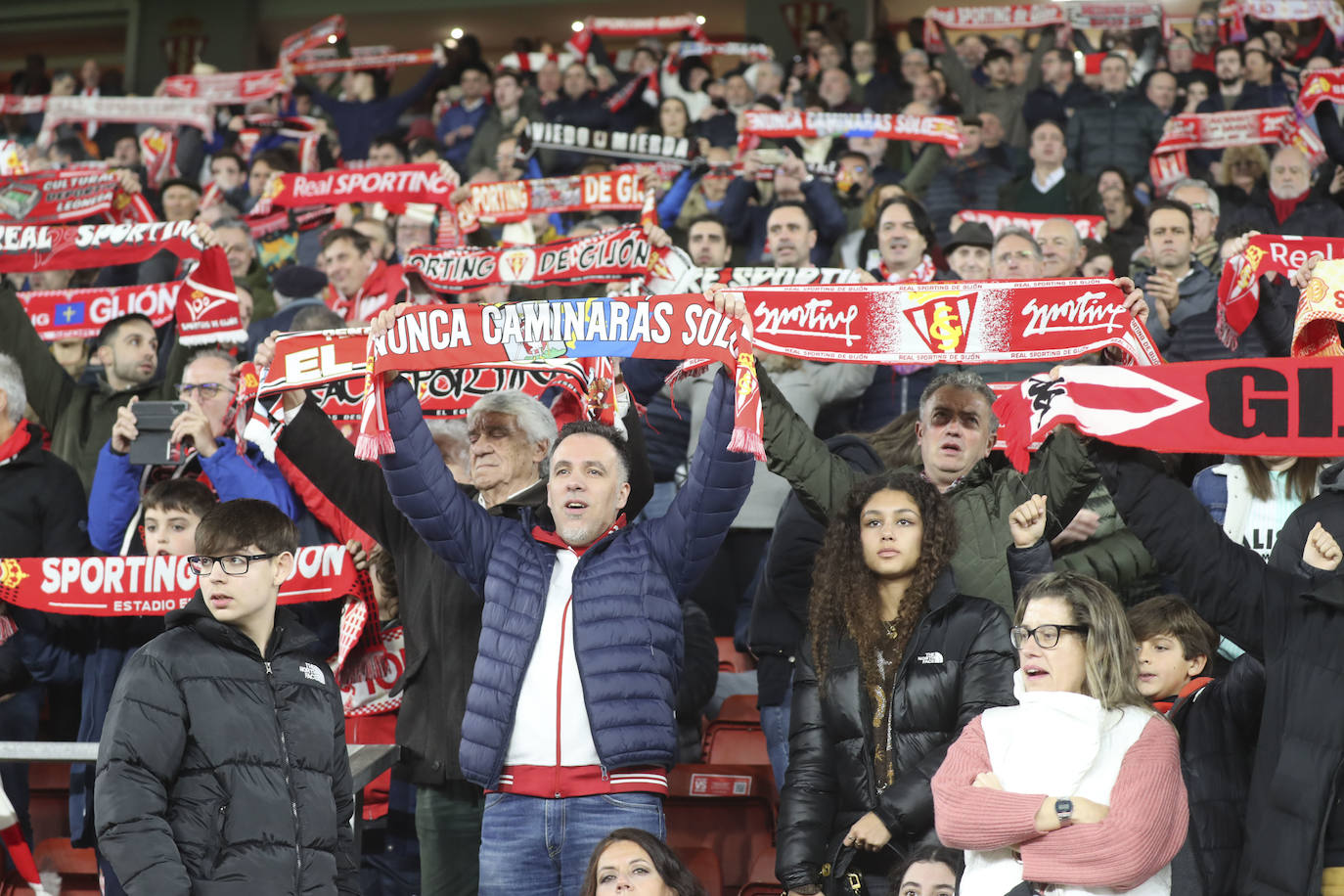 ¿Estuviste en el Sporting - Racing de Ferrol? ¡Búscate en las fotos!