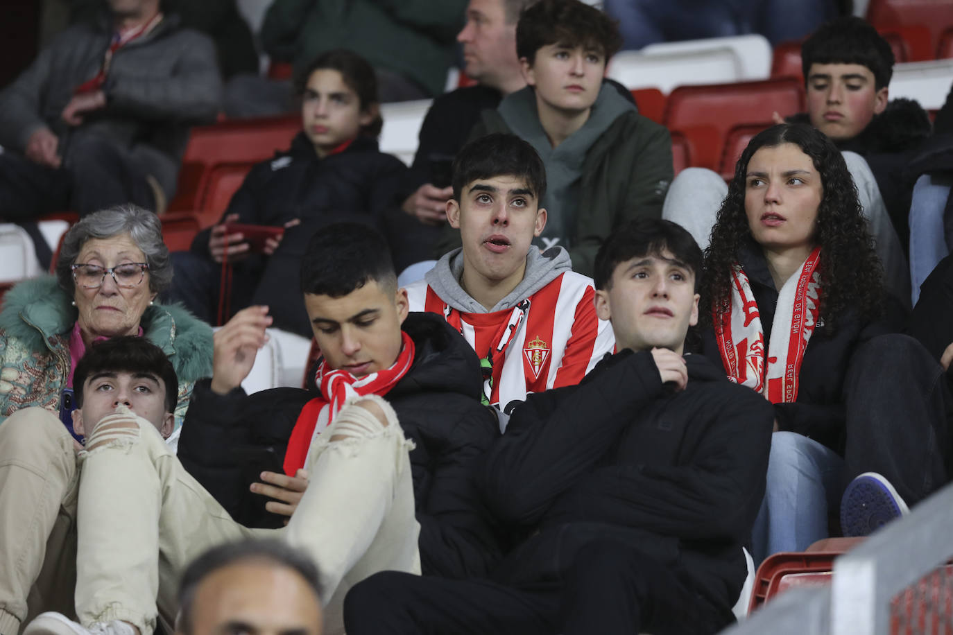 ¿Estuviste en el Sporting - Racing de Ferrol? ¡Búscate en las fotos!